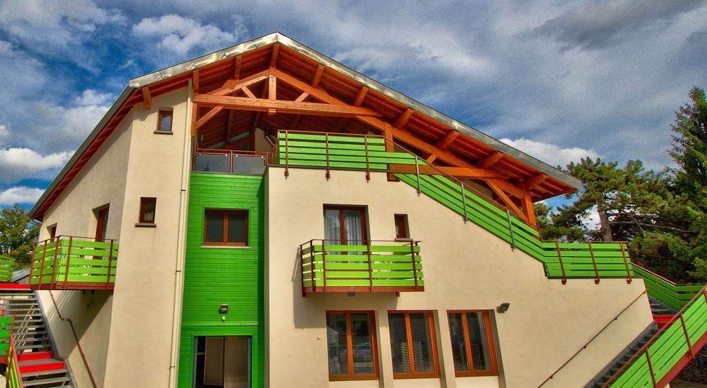 Logis Hotel Restaurant Le Chalet Du Mont Roland Sampans Exterior photo